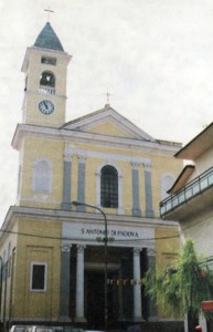 La facciata della parrocchia di Sant'Antonio a Poggiomarino